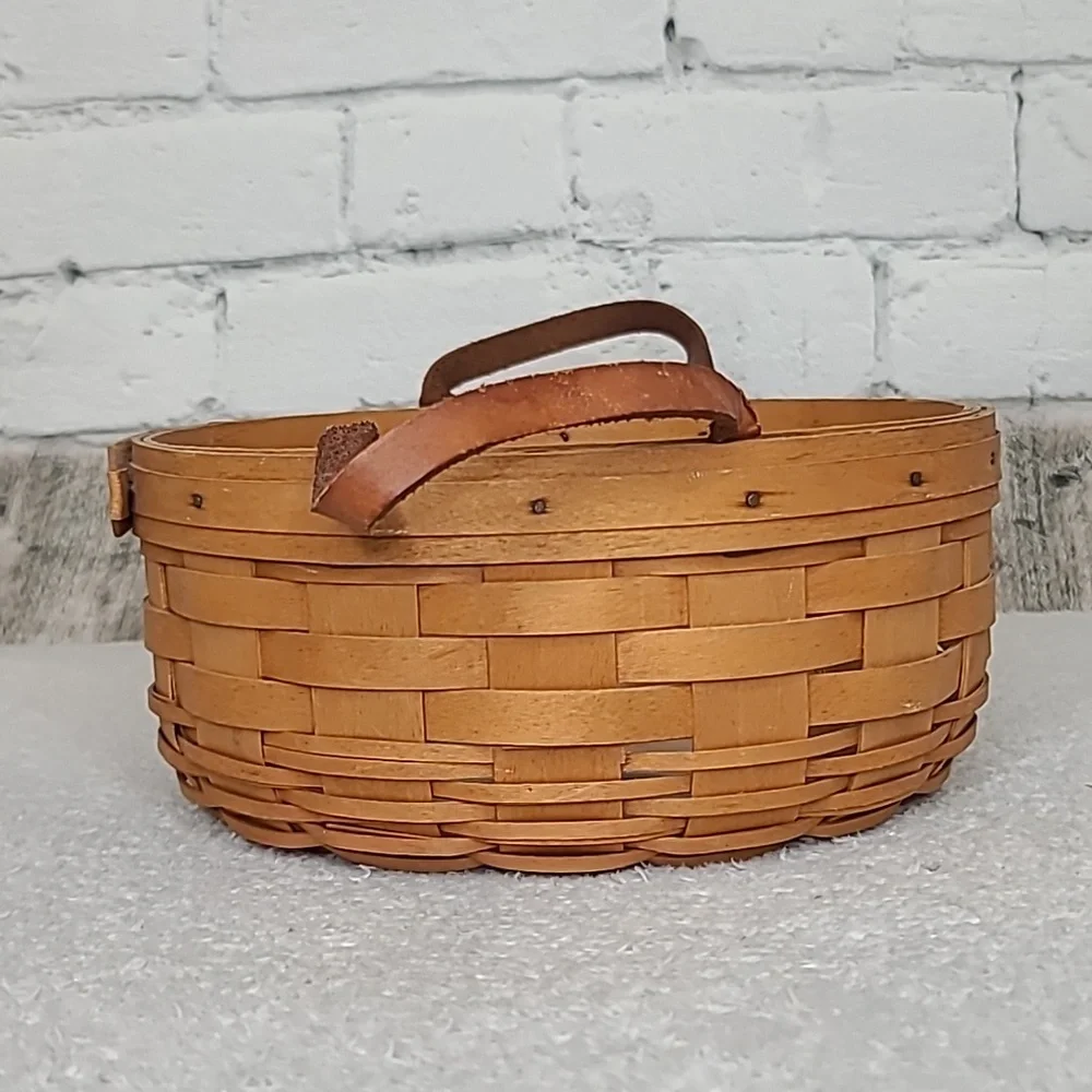 Longaberger Vintage 1997 Classic Darning Basket 15504 with Insert
